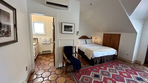 1 dormitorio, tabla de planchar con plancha, wifi y ropa de cama