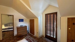 2 dormitorios, tabla de planchar con plancha, wifi y ropa de cama
