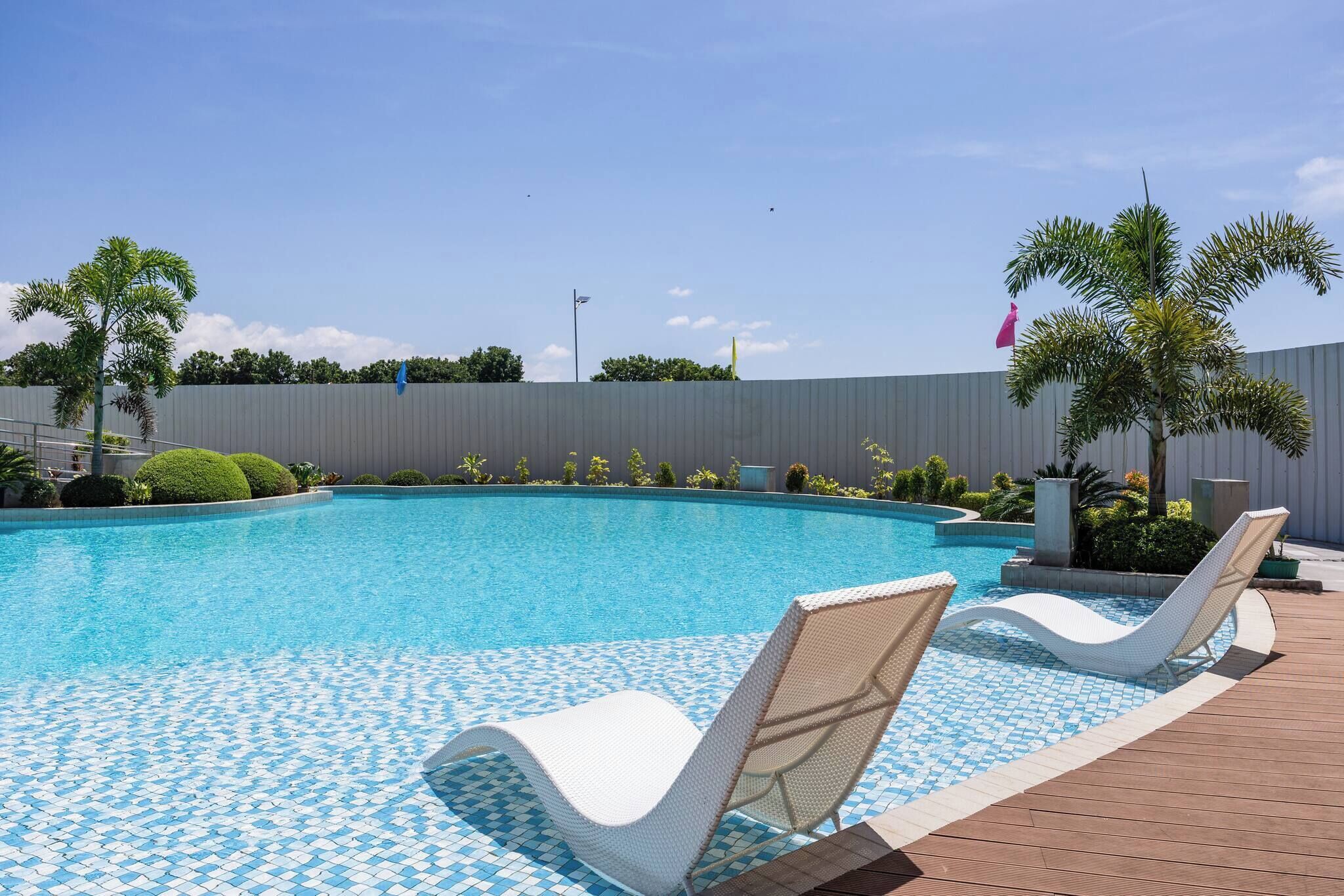 Studio, 1 Bedroom, Accessible | Pool