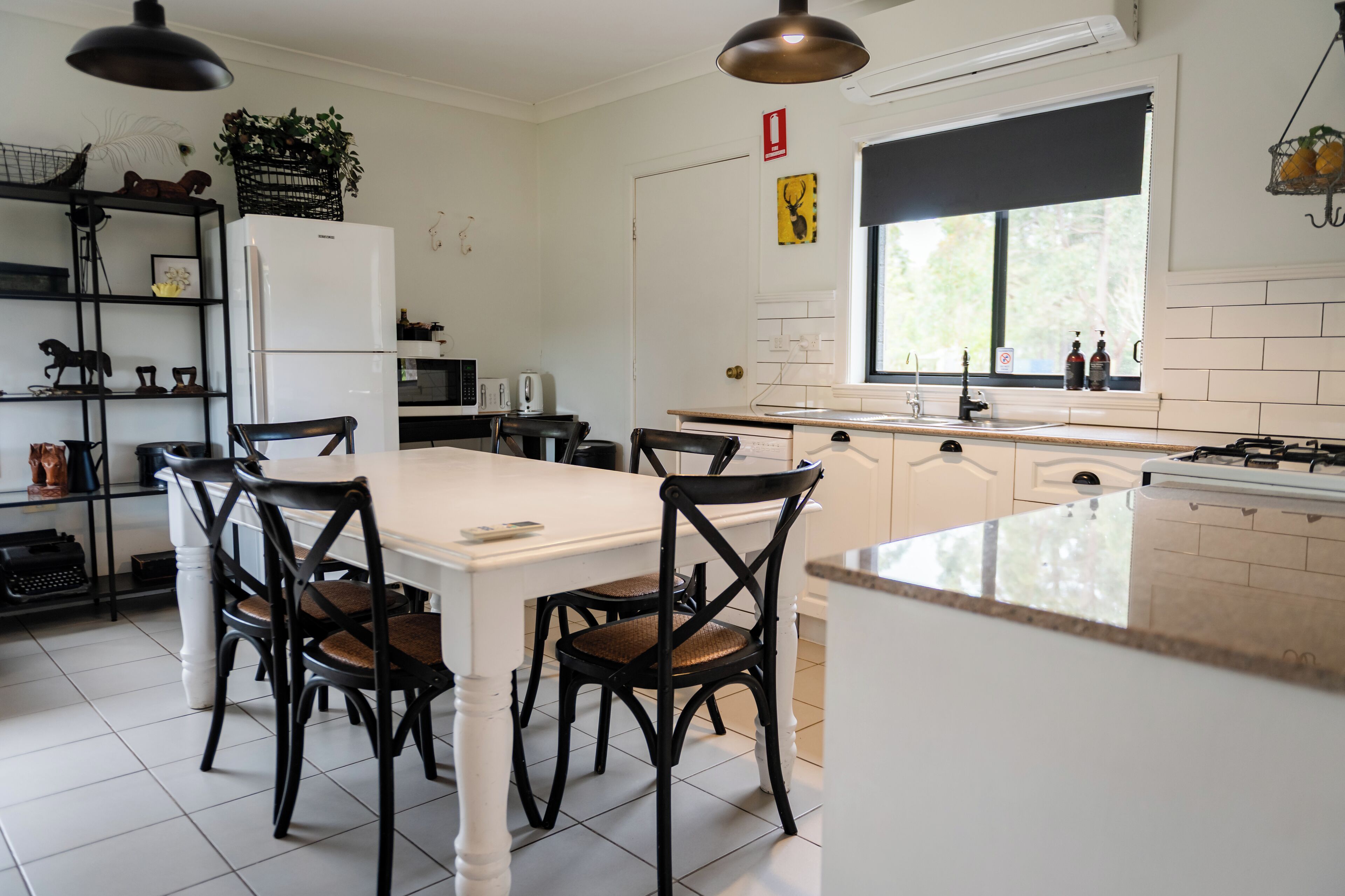 Full-size fridge, microwave, stovetop, highchair