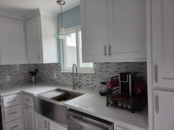 Coffee/tea maker, fridge, microwave, oven - Walk to Augusta National w/Pool, Housekeeping & Utilities (Augusta)