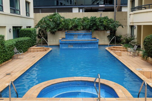 Modern 1BR Apartment Walk to Station & Westfield Pool Wi-Fi Parramatta CBD