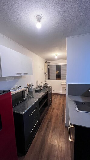 Fridge, microwave, stovetop, electric kettle - Escapadas Elqui, Apartment in La Serena, Steps away from downtown and 15 min. from the airport. (La Serena)