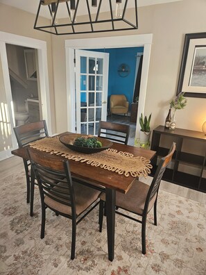 Dining - Cozy 1-bedroom apartment in soothing Saint John with AC (Saint John)