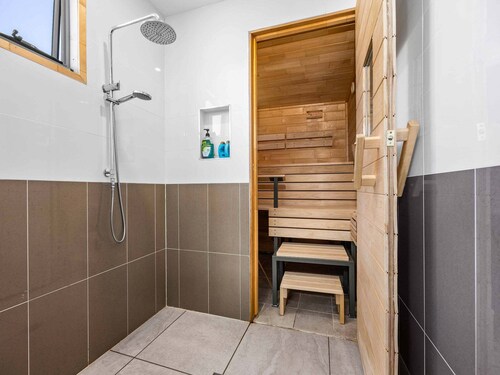 Miniture Animal Farmstay. Full mobility access for wheelchair.  Pet Friendly