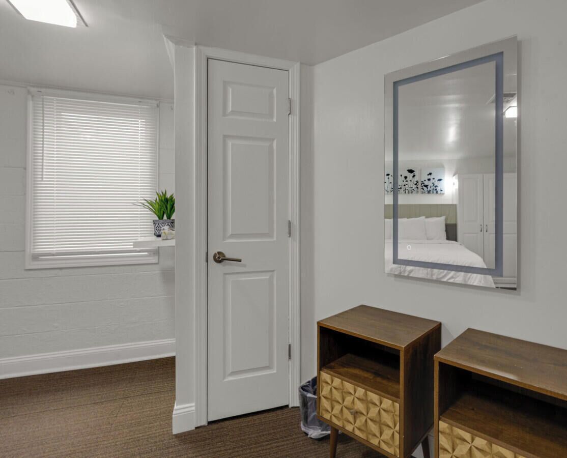 Desk, iron/ironing board, WiFi, bed sheets