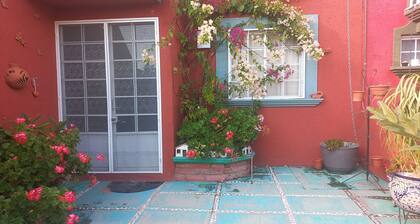 Stay at casa pipis, close to UTEQ, quiet family atmosphere in a private gated community.