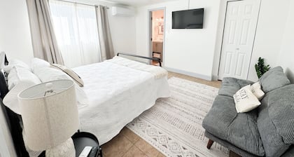 Stay at the Cottage by the Zoo just 2 miles from the NC Zoo