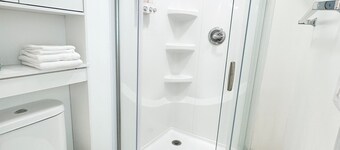 Stay at the Cottage by the Zoo just 2 miles from the NC Zoo