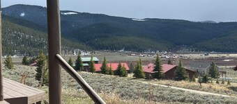Taylor Park Overlook Cabin in Gunnison National Forest with Lake Views
