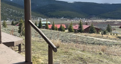 Taylor Park Overlook Cabin in Gunnison National Forest with Lake Views