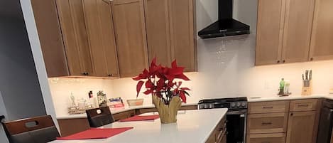 雪櫃、微波爐、焗爐、爐具