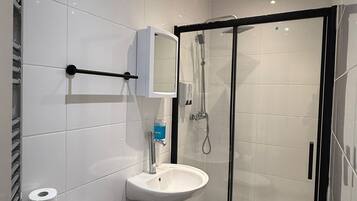 Shower, hair dryer, towels, toilet paper