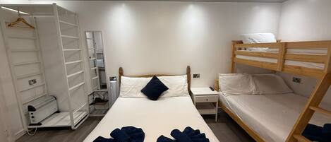 1 chambre, fer et planche Ă repasser, Wi-Fi, draps fournis