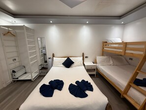 1 bedroom, iron/ironing board, WiFi, bed sheets - Araan House Hotel -Families and Couples Only (Blackpool)
