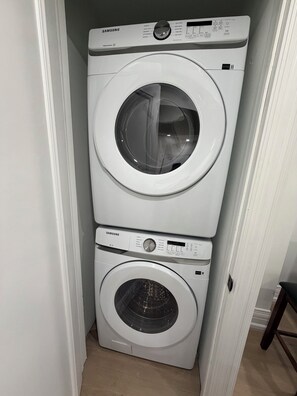 Interior - Stylish 2-bedroom fully furnished basement (Vaughan)
