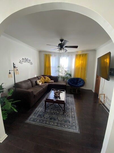 Spacious 3-bedroom house in peaceful North Bergen with AC