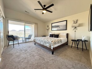 3 habitaciones, tabla de planchar con plancha y cuna de viaje 