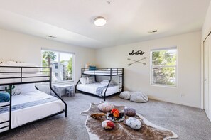 3 bedrooms, iron/ironing board, travel cot, free WiFi - Newly Remodeled Family Condo | Resort All Inclusive Amenities | #609 (Saint George)