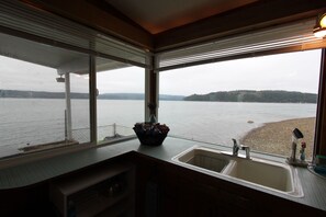 Interior - Anna's Bay Beach House, Union (Union)