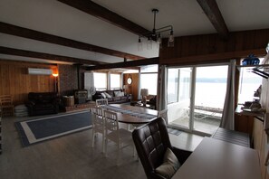 Interior - Anna's Bay Beach House, Union (Union)