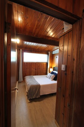 2 bedrooms, iron/ironing board, WiFi, bed sheets - Anna's Bay Beach House, Union (Union)