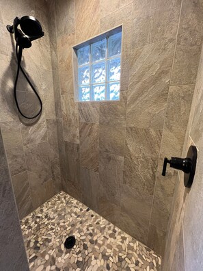 Shower, hair dryer, towels, soap - Cozy Private Cottage in the Heart of Downtown Asheville - 300 5-star reviews! (Asheville)