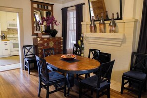 Dining - Cozy Private Cottage in the Heart of Downtown Asheville - 300 5-star reviews! (Asheville)