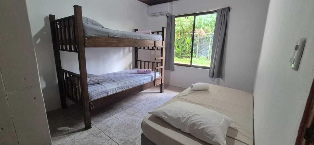 ベーシック 共同ドミトリー | WiFi (無料)