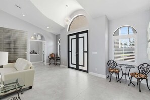 TV - Welcoming Canal View Villa with Direct Access to the Gulf (Cape Coral)
