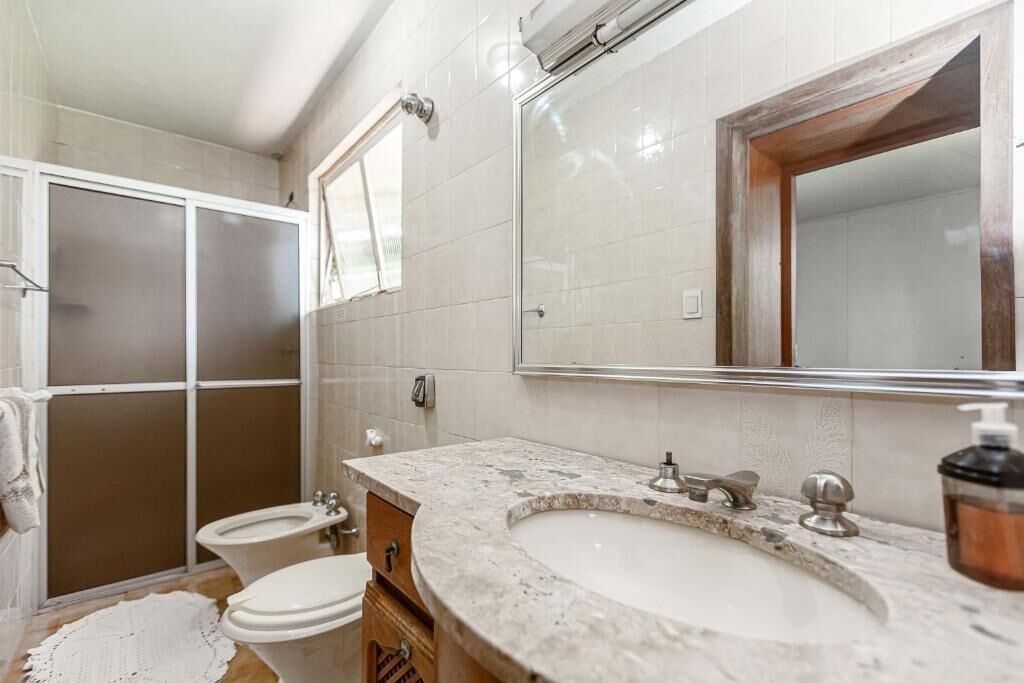 Shower, towels, toilet paper