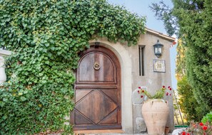 Exterior detail - Maison avec piscine et jacuzzi (Rieux-Minervois)
