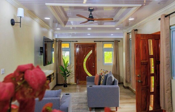 Unclassified image, 1 of 16, button - Sy Villa (Choiseul)