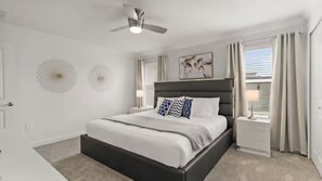4 habitaciones, escritorio y tabla de planchar con plancha 