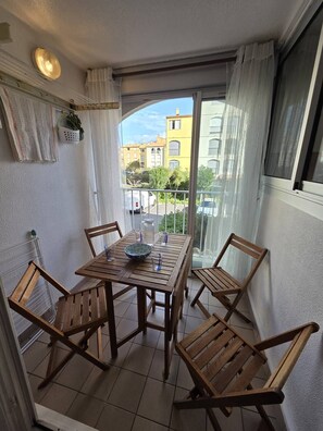 Dining - Lovely 2-room apartment for 4 people in Mt St Martin near the port of Cap d'Agde (LE CAP D AGDE)
