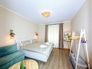 2 bedrooms, iron/ironing board, free WiFi, bed sheets