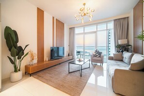Smart TV - SettlerHomes, Seaside Lux Marina, Private Beach (Dubai)