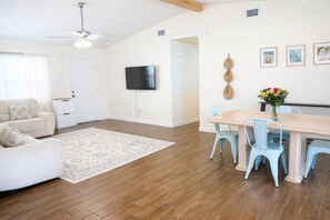 Interior - Bright Florida Escape, Family-Friendly, 20 minutes from the beach (Port St. Lucie)