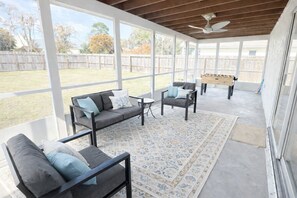 Terrace/patio - Bright Florida Escape, Family-Friendly, 20 minutes from the beach (Port St. Lucie)
