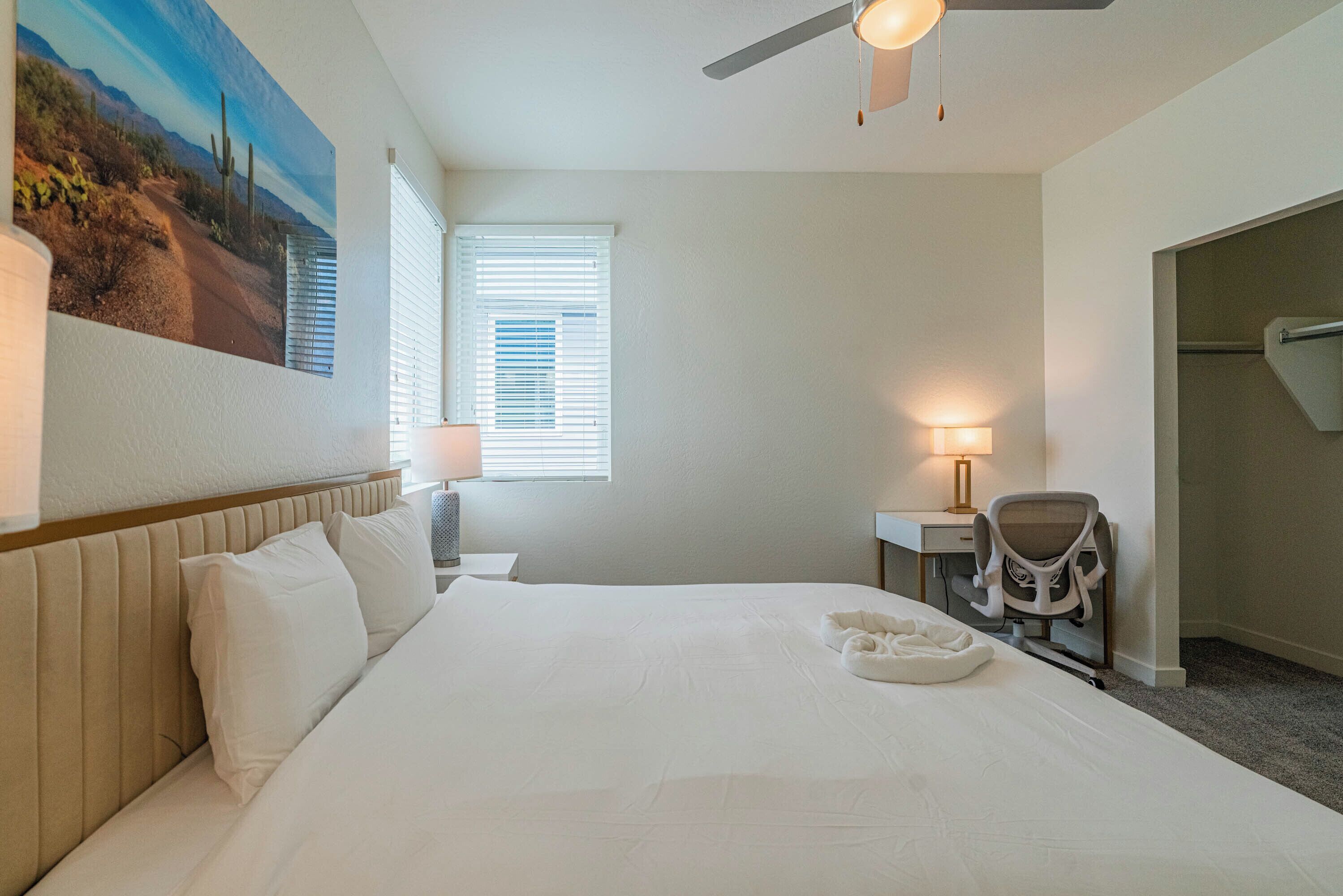 Bureau, espace de travail pour ordinateur portable