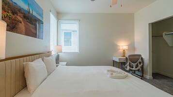 Bureau, espace de travail pour ordinateur portable