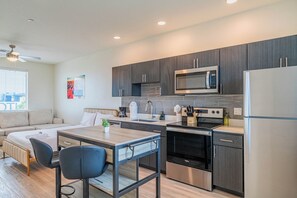Studio, 1 Queen Bed, Non Smoking | Private kitchen | Full-sized fridge, microwave, oven, stovetop - The Lotus Serene Stay with Pool-Gym-EV (Glendale)