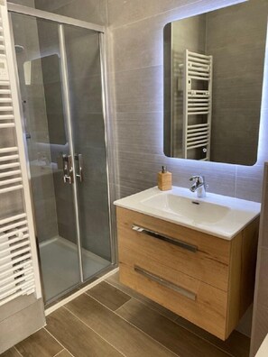 Shower - MARYCEL T2 with Terrace wifi Clim and garage (BANDOL)