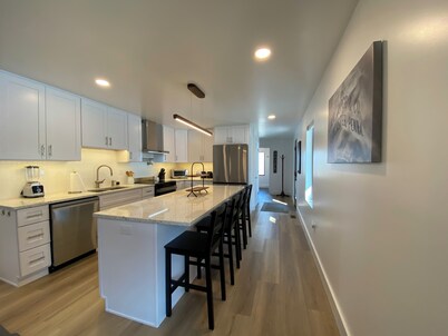 Newly Renovated 2BR House Just Minutes from Shows, Outlets, Events, and Shopping