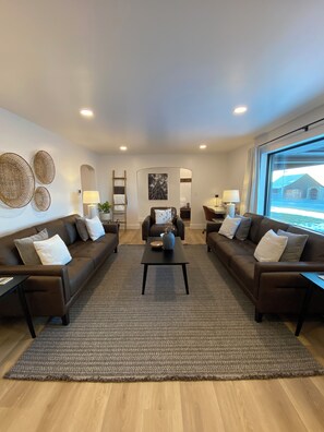 Living area - Newly Renovated 2BR House Just Minutes from Shows, Outlets, Events, and Shopping (Strasburg)