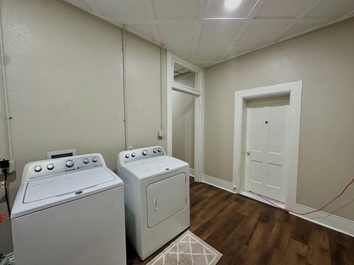 The Attic on Front - Apartment in small town Iowa