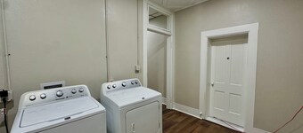 The Attic on Front - Apartment in small town Iowa