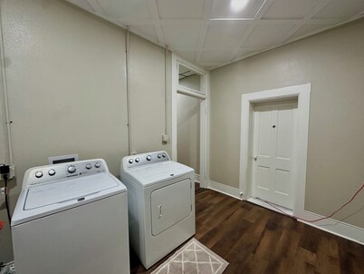 The Attic on Front - Apartment in small town Iowa