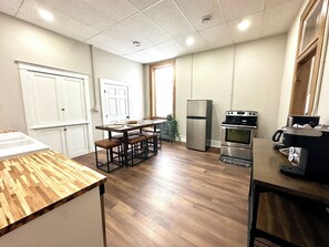 Luokittelematon kuva, 5 kautta 15, painike