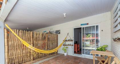 Memora Guesthouse - Suite 160 meters from the beach and 15 minutes from Ilha do Mel (Honey Island).